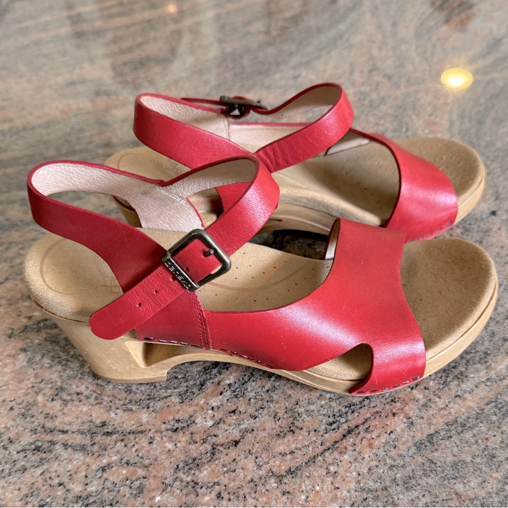 Dansko ladies womens comfortable red leather cutout wedge sandals size 38 7.5-8